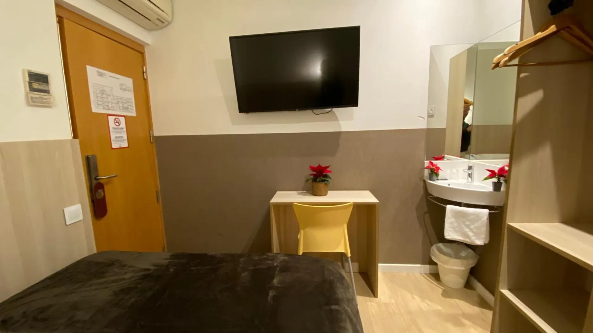 Guest house Hostal Bestprice Barcelona Stadium