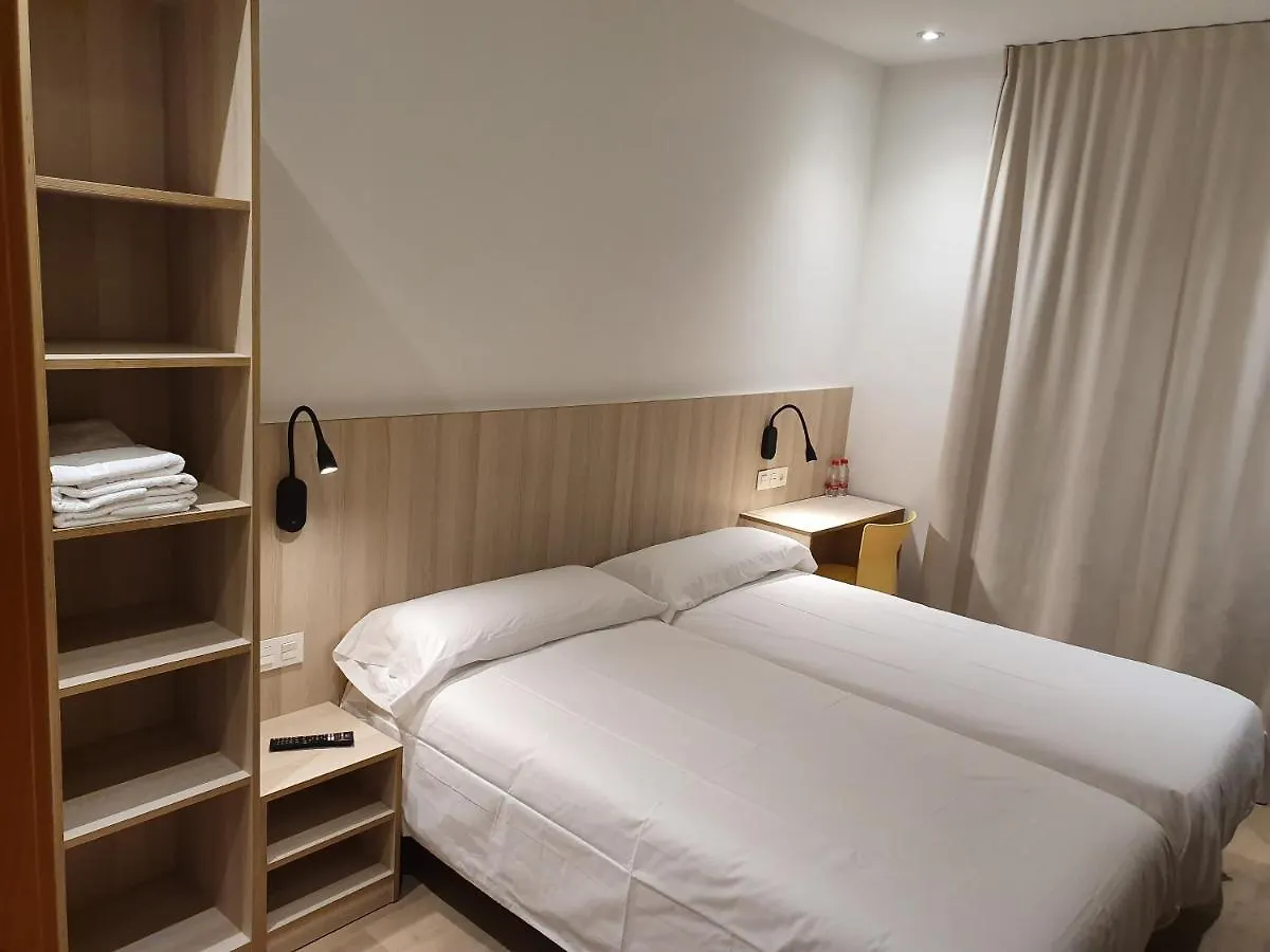 Hostal Bestprice Barcelona Stadium 0*,  Spain